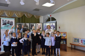 С 7 по 9 сентября 2023 года в школе прошла Передвижная выставка «Полет Стерха.2», посвященная 105-летию Анны Митрофановны Коньковой - мансийской сказительницы и писательницы..
