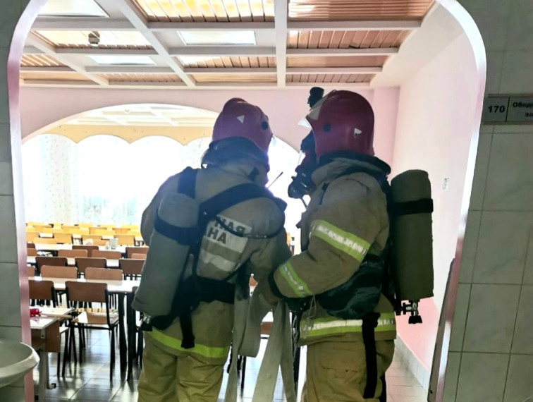 Прошла учебная эвакуация учащихся и сотрудников на случай пожара совместно с ПЧ с. Полноват.